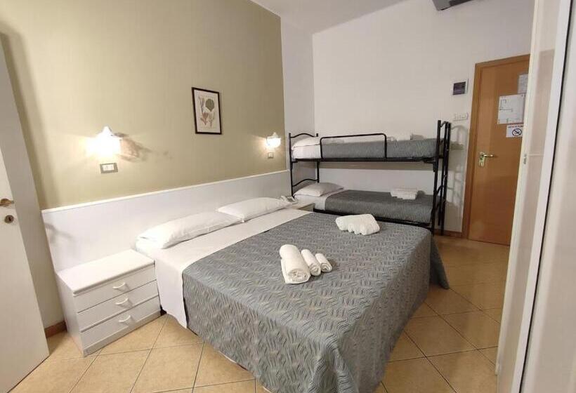 4 Bett Standardzimmer, Athena B&b