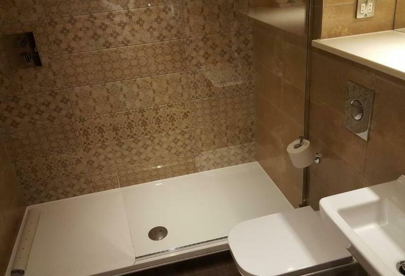 Номер Стандарт, The Bull & Stirrup Hotel Wetherspoon
