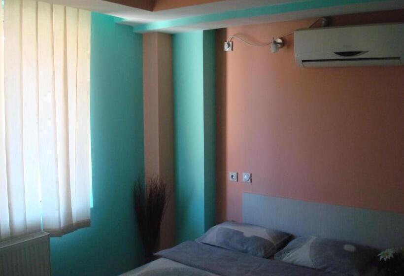 اتاق استاندارد سه نفره, Linda Bed And Breakfast