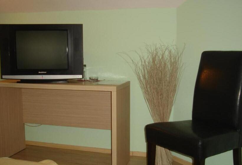 اتاق استاندارد سه نفره, Linda Bed And Breakfast