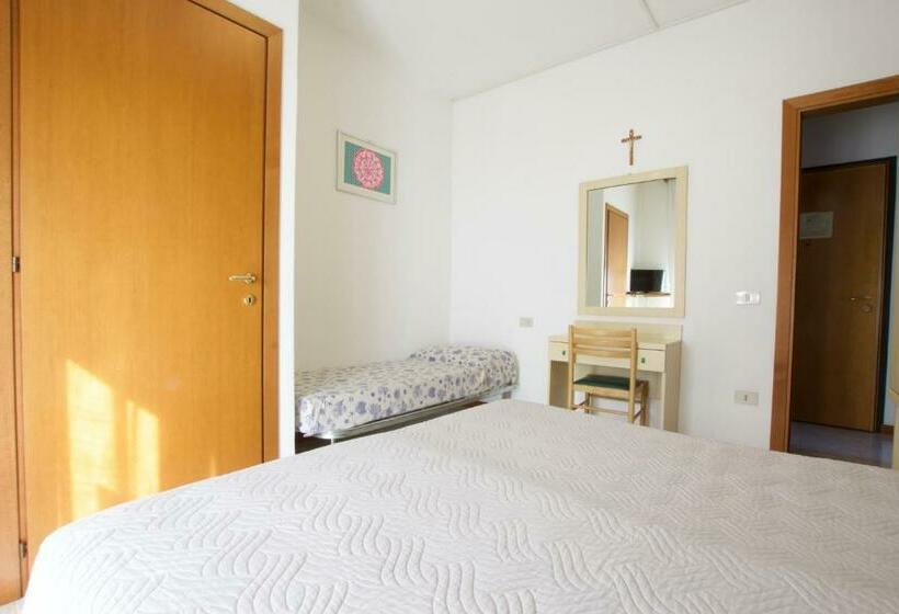 Apartamento 2 Dormitórios, Residence Madrid