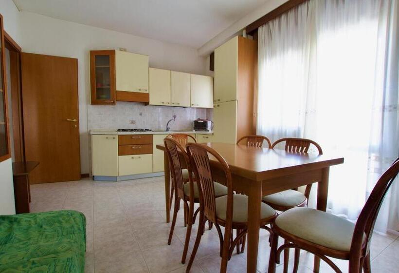 Apartamento 2 Dormitórios, Residence Madrid