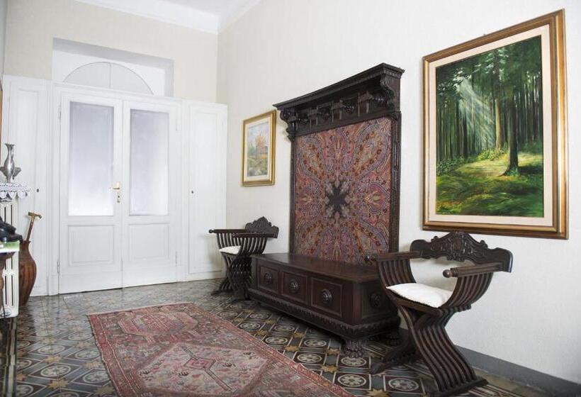 Номер Стандарт с Балконом, Villa Pinetina B&b