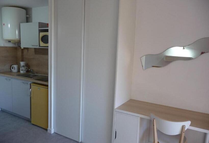 Студия Стандарт, Hôtel Les Eucalyptus