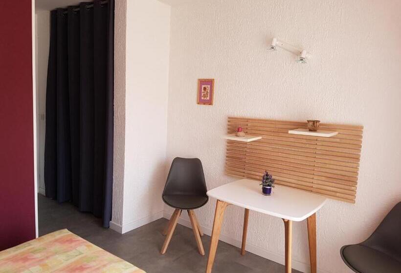 Номер Стандарт с Террасой, Hôtel Les Eucalyptus