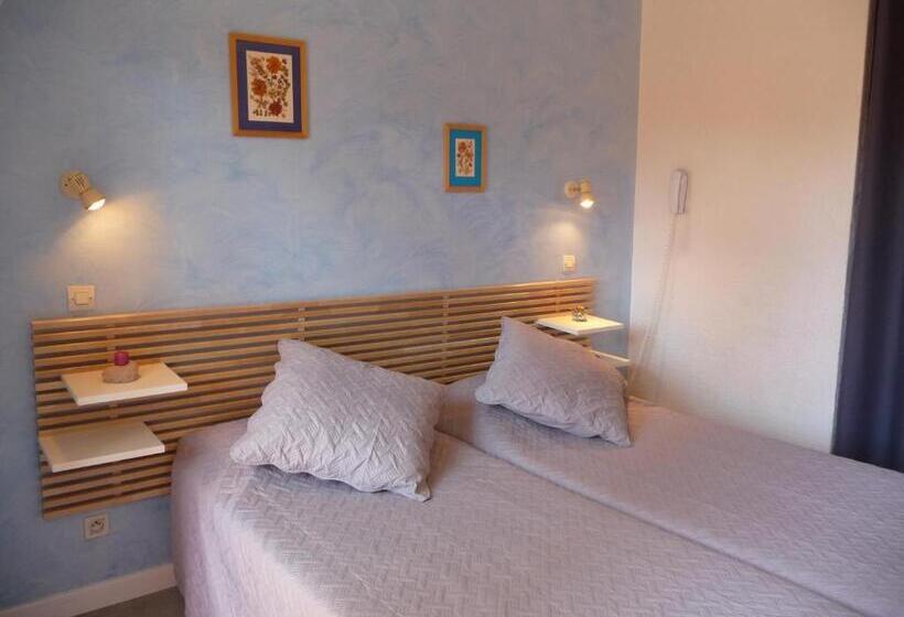 Номер Стандарт с Балконом, Hôtel Les Eucalyptus