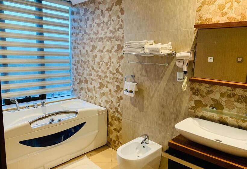 سوییت جونیور, Tanga Beach Resort & Spa