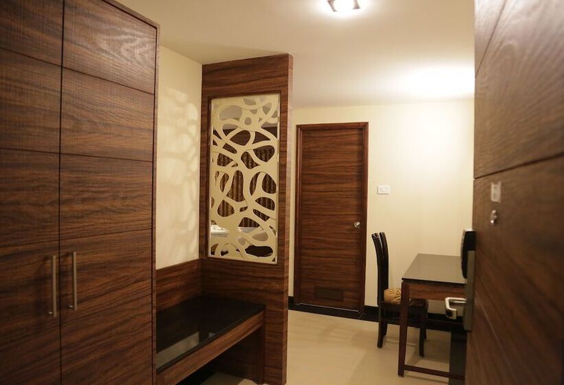 Quarto Deluxe, Rangalaya Royal