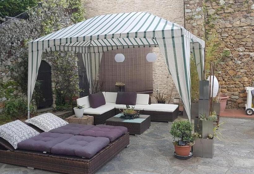 آپارتمان 1 خوابه با چشم‌انداز دریا, Le Terre Del Drago Apartment