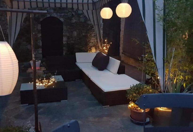 آپارتمان 1 خوابه با چشم‌انداز دریا, Le Terre Del Drago Apartment