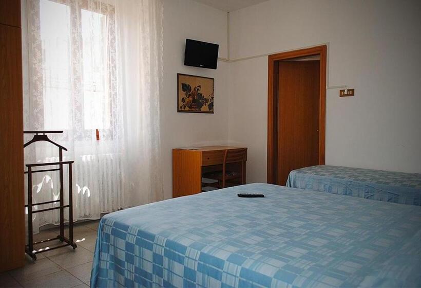 Номер Стандарт Трехместный, Albergo Ristorante La Torretta