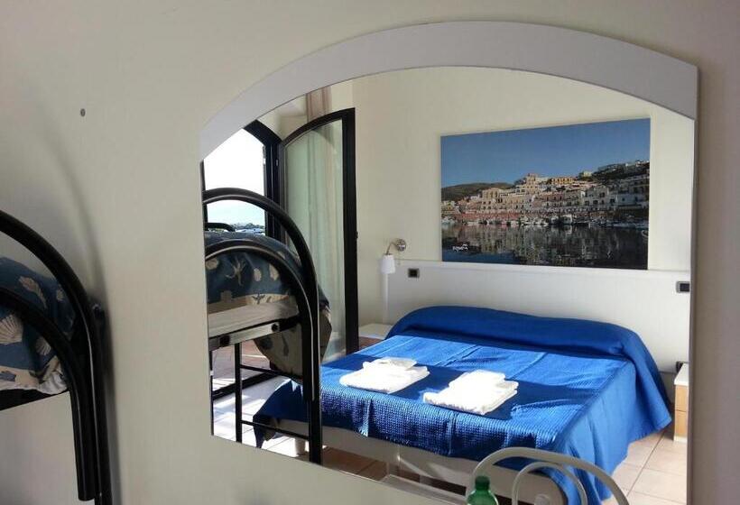 Номер Стандарт Вид на Море, Tirreno Formia