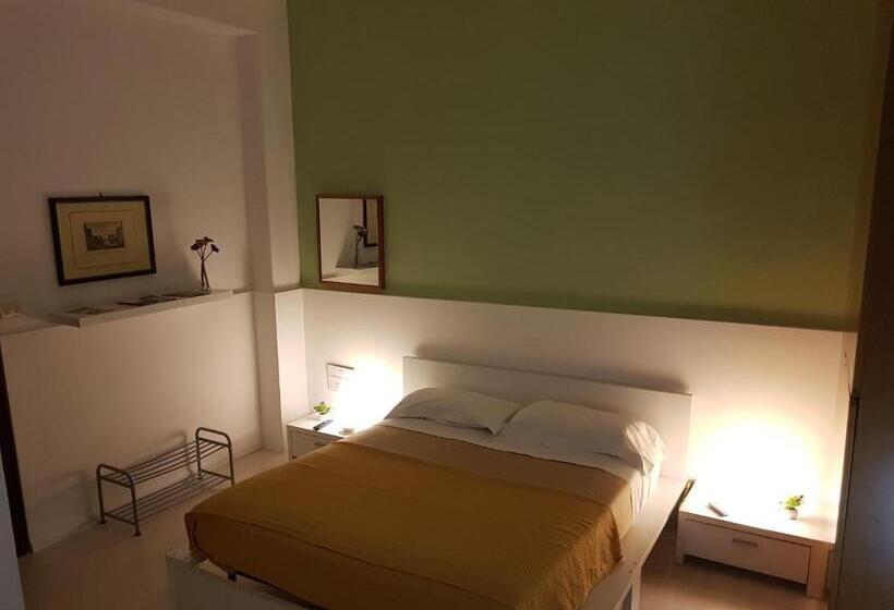 标准三人间, Borgo Marinaro