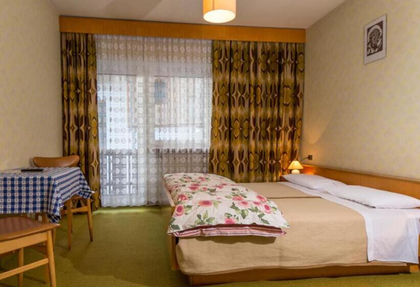 Номер Стандарт с Балконом, Garni Appartments Helvetia