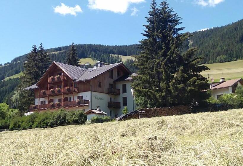 Номер Стандарт с Балконом, Garni Appartments Helvetia