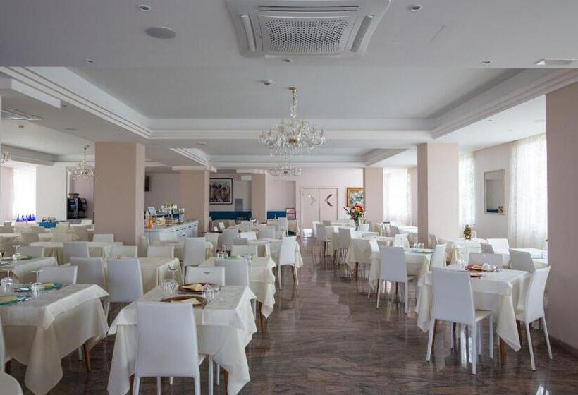 اتاق استاندارد سه نفره, Altis