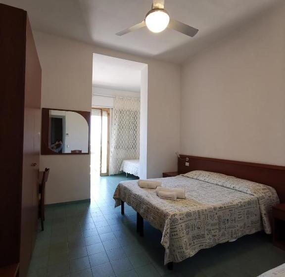 Economy Quadruple Room, Milani
