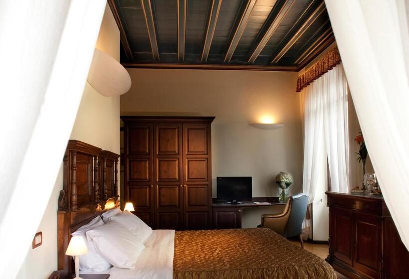 Superior room with lake view, Villa Giulia