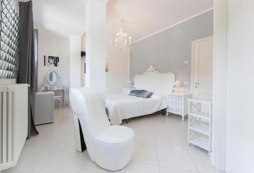 اتاق استاندارد, B&b The Divine