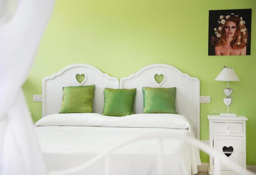 اتاق استاندارد سه نفره, B&b The Divine
