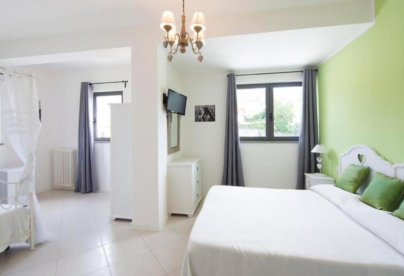 اتاق استاندارد سه نفره, B&b The Divine