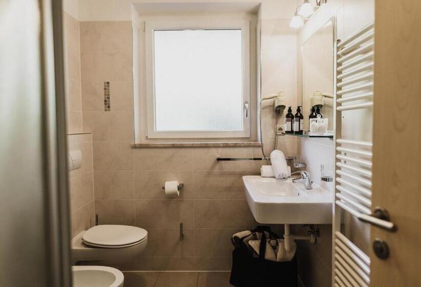 Номер Стандарт с Балконом, Thalguter   Rooms & Breakfast
