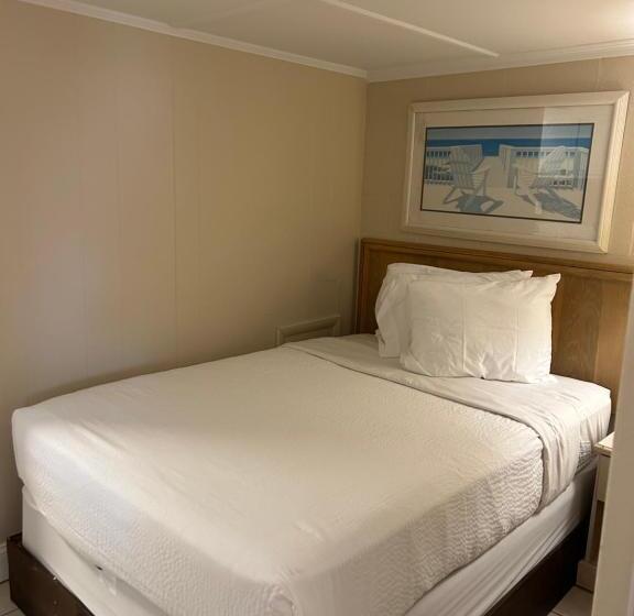 스탠다드 스튜디오, The Admiral Hotel/motel