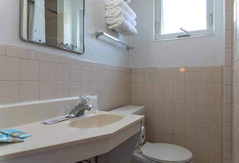 חדר סטנדרט, The Admiral Hotel/motel