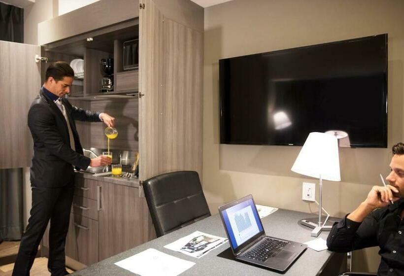Полулюкс, Krystal Grand Suites Insurgentes