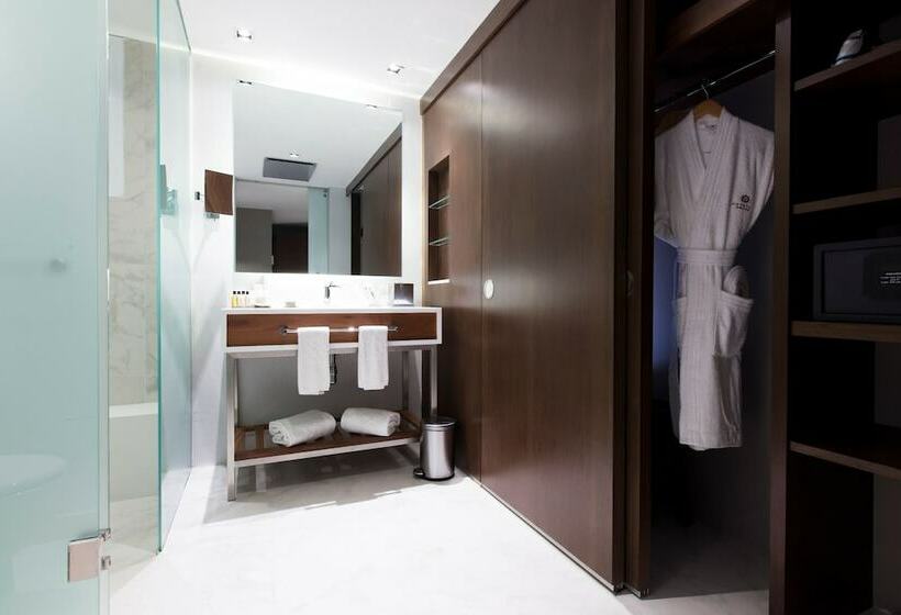 Полулюкс, Krystal Grand Suites Insurgentes