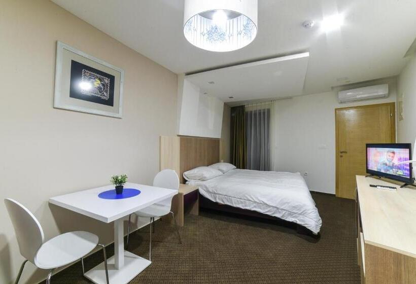اتاق لوکس با چشم‌انداز باغ, Patria Villa