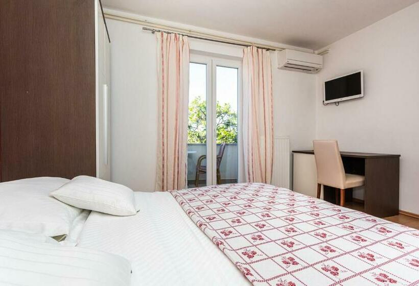 اتاق استاندارد با بالکن, Villa Ana