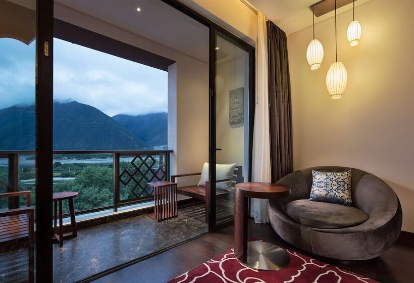 Quarto Deluxe, Hilton Linzhi Resort