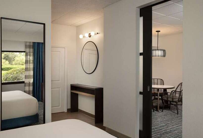 Люкс с Балконом, Embassy Suites By Hilton Boulder