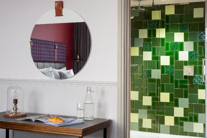 Номер Стандарт, Indigo   Cardiff, An Ihg