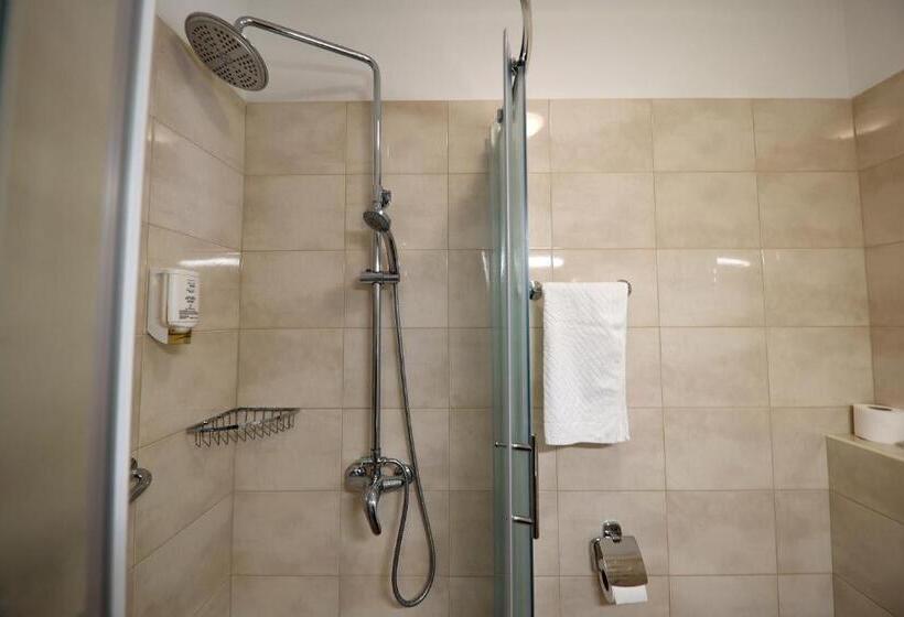 جناح مزود بتراس, Murter