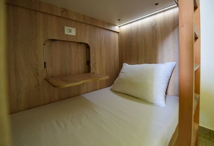 4 Bett Superior Zimmer, Hostel Zrce   Adults Only