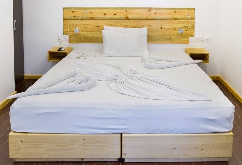 Deluxe Room, Royal Pearl Inn