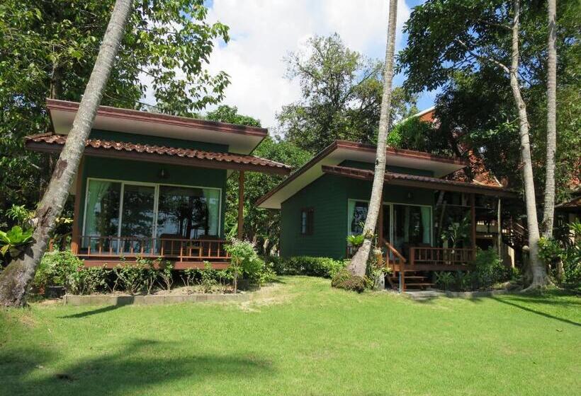 Superior bungalow with sea view, Bangbaobeach Resort