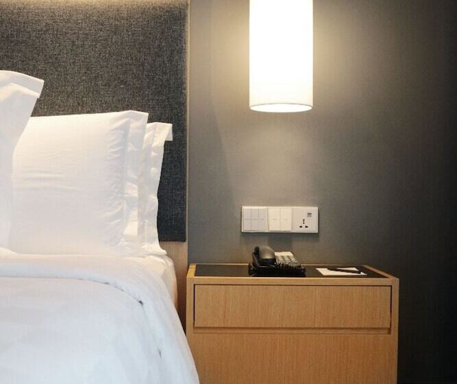 Номер Клуб, Impiana Hotel Senai