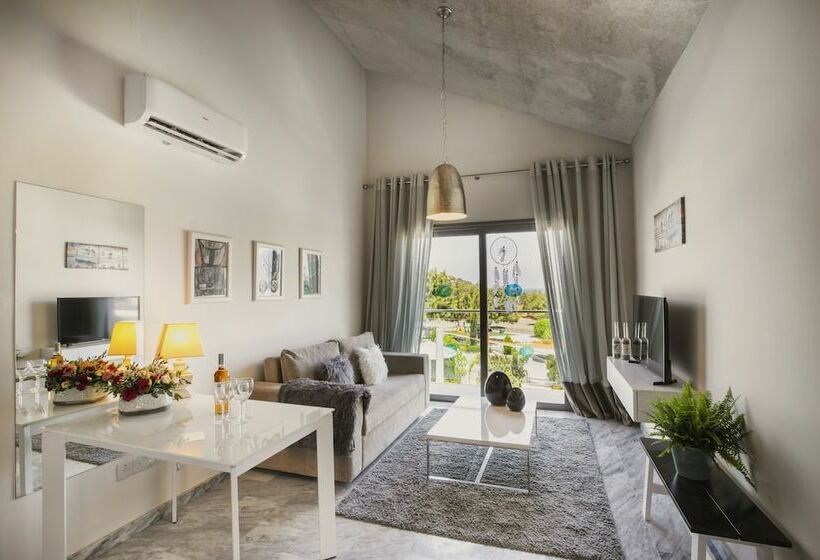 豪华套房, Latchi Escape Hotel & Suites