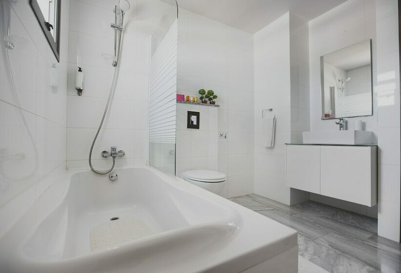 豪华套房, Latchi Escape Hotel & Suites