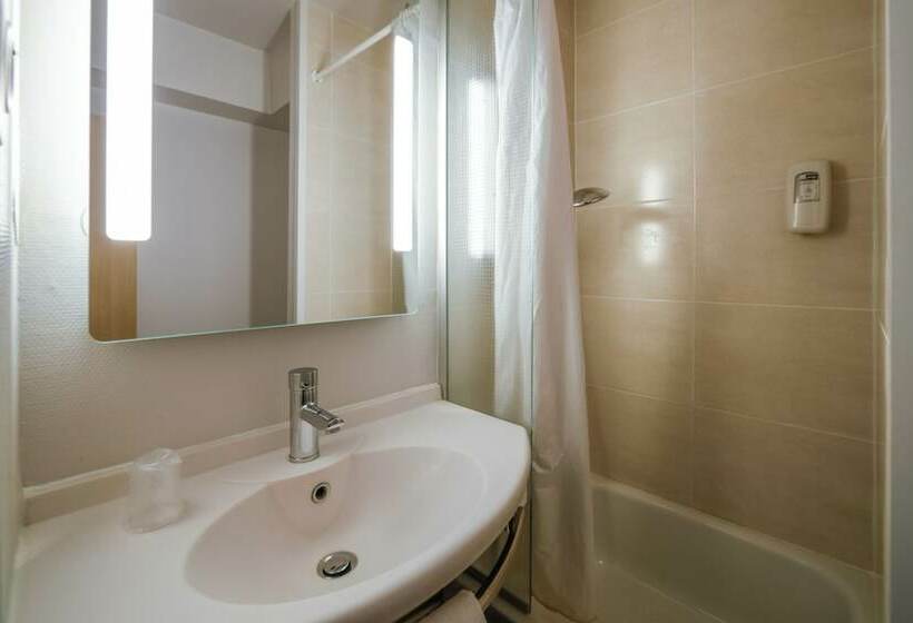 غرفة قياسية رباعية, B&b Hotel Nantes Atlantis Le Zenith