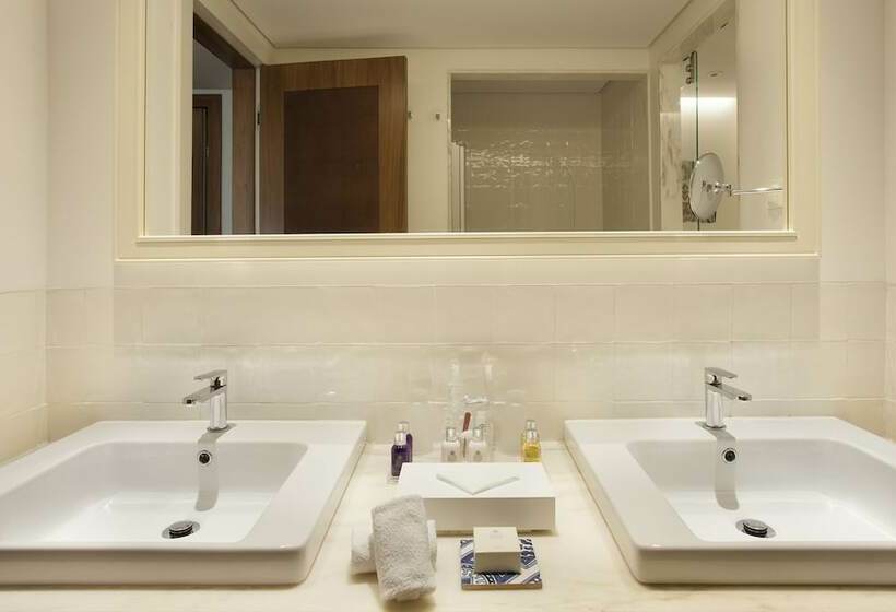 Quarto superior, Corpo Santo Lisbon Historical