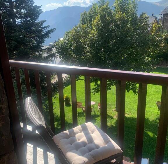 Номер Стандарт с Балконом, El Xalet De Taüll Hotel Rural