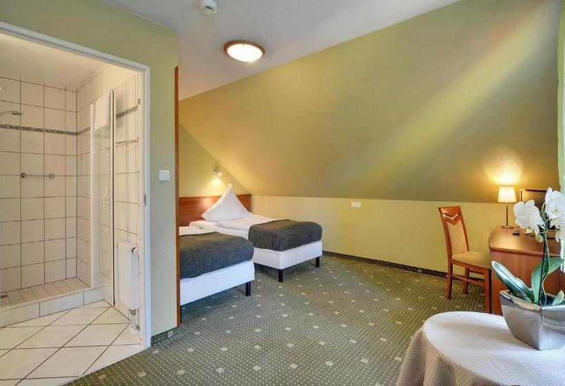 Номер Стандарт Трехместный, Belweder   Przy Hotelu Golebiewski