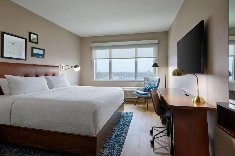 带大床的标准间, Four Points By Sheraton Houston Intercontinental Airport