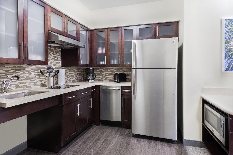 Люкс Кровать Кинг, Staybridge Suites   Miami International Airport, An Ihg