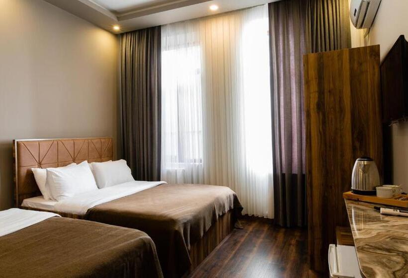 Habitación Triple Estándar, Taksim Mood