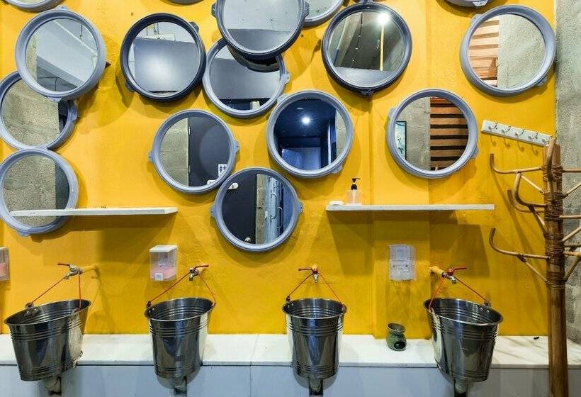 Кровать в Общей Комнате, Wire Hostel Patong